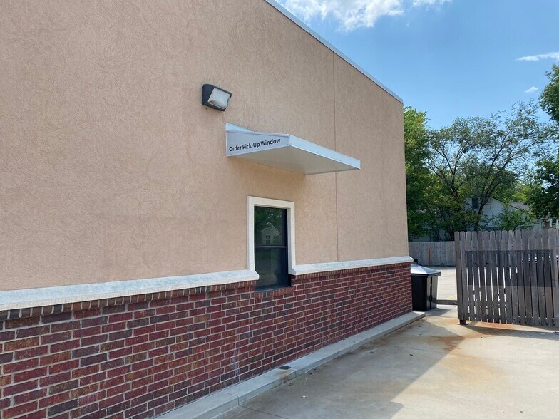 More Photos Of 407 N York St, Muskogee Freestanding For Lease