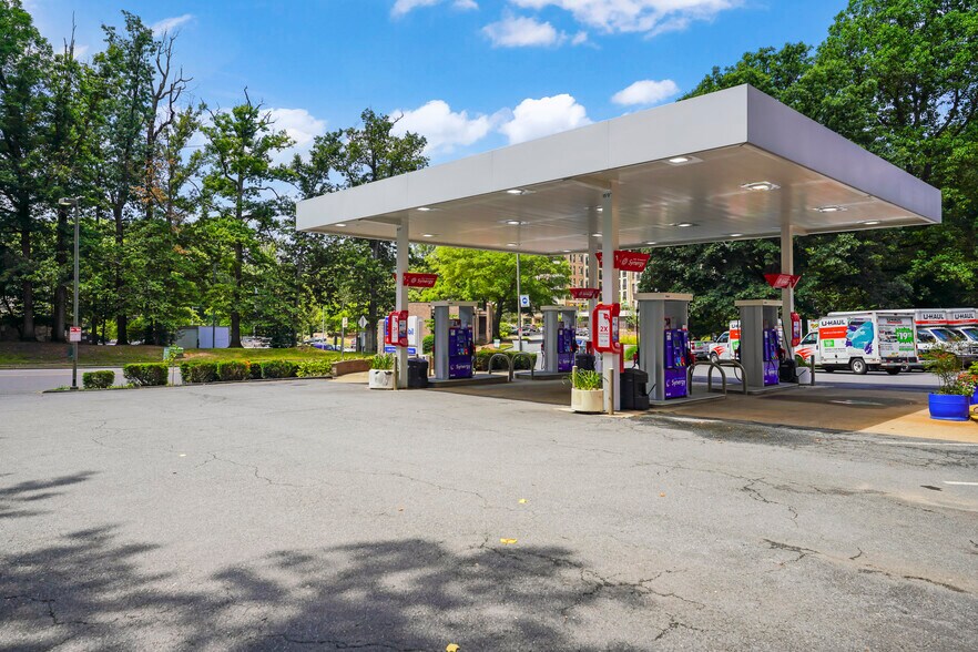 More Photos Of 11410 N Shore Dr, Reston Service Station For Sale