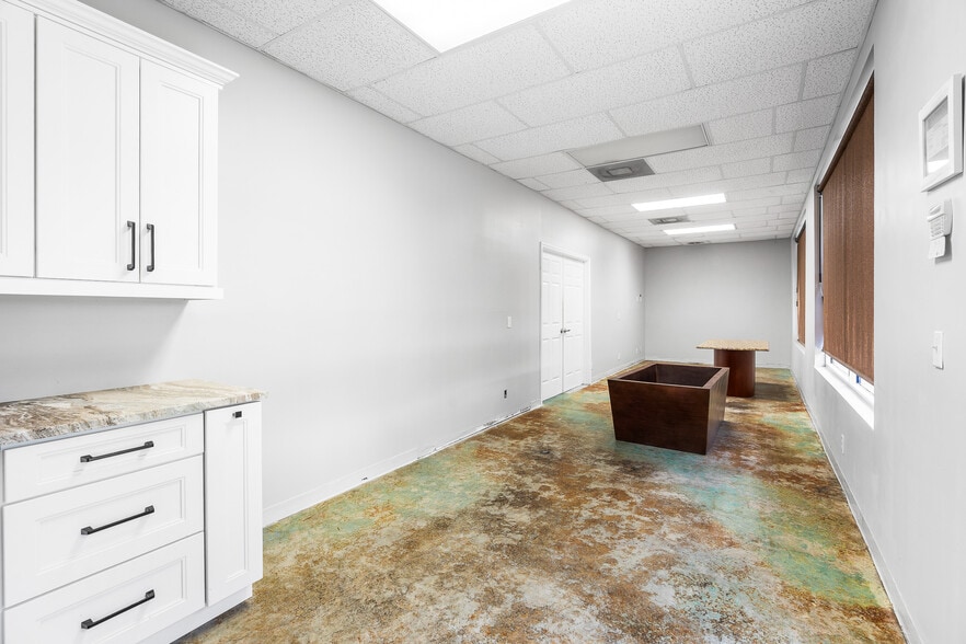 More Photos Of 1605-1613 91st Ct, Vero Beach Light Manufacturing For Sale