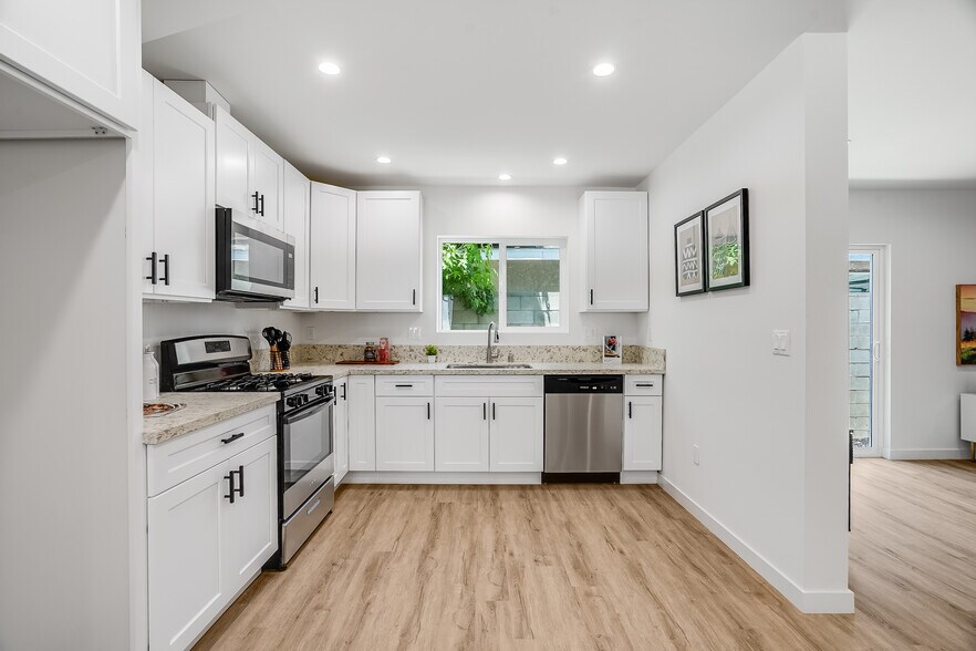 More Photos Of 7008 Encino Ave, Van Nuys Apartments For Sale