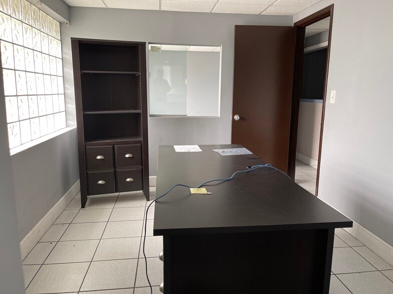 More Photos Of 5731 SW 23rd St, West Park Auto Repair For Lease