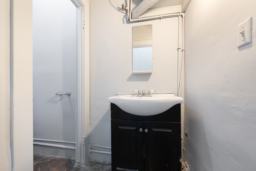 More Photos Of 1653 W Temple St, Los Angeles Storefront For Lease