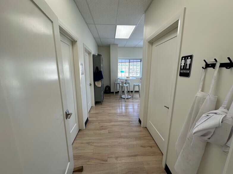 More Photos Of 590 N Main St, Leeds Manufacturing For Sale