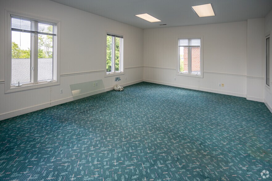 More Photos Of 236 Miller Ave, Crossville Medical For Sale