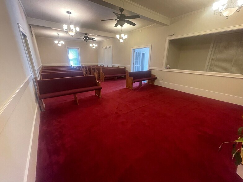 More Photos Of 116 Pine st, Elizabethtown Showroom For Sale