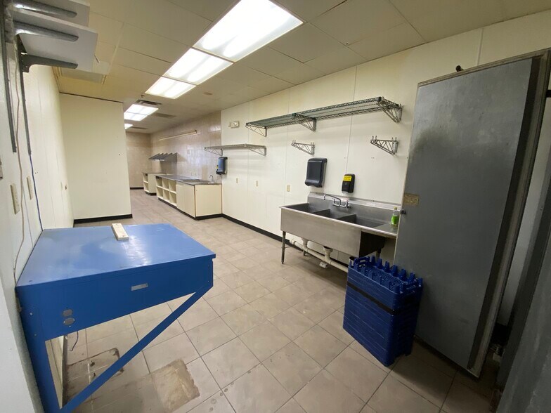 More Photos Of 539-541 Pawling Ave, Troy Freestanding For Lease