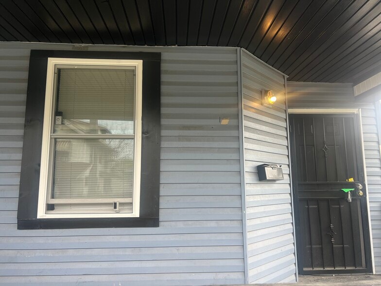 More Photos Of 19-21 Hendricks Pl, Indianapolis Specialty For Sale