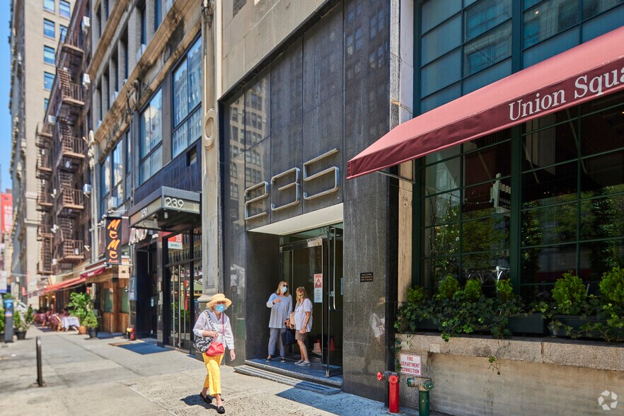 More Photos Of 235 Park Ave S, New York Office For Lease