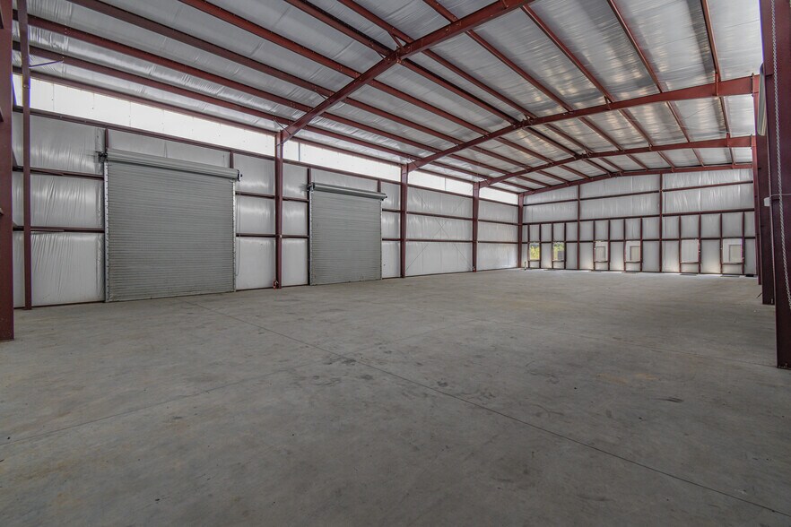 More Photos Of 315 Industrial Park Blvd, Willis Light Manufacturing For Sale