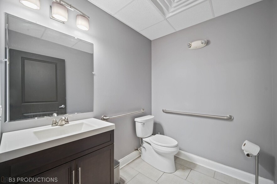 More Photos Of 12410 W Horseshoe Dr, New Lenox Office For Lease