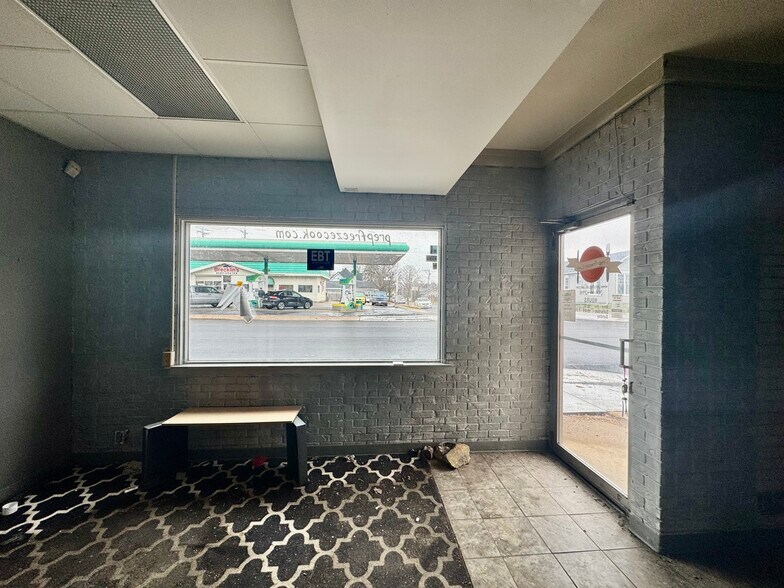 More Photos Of 126 Walnut St, Washington Freestanding For Sale