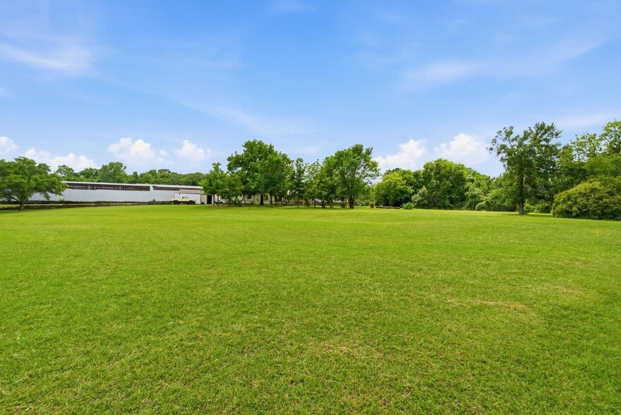 More Photos Of 10901 Jacksboro Hwy, Fort Worth Warehouse For Sale