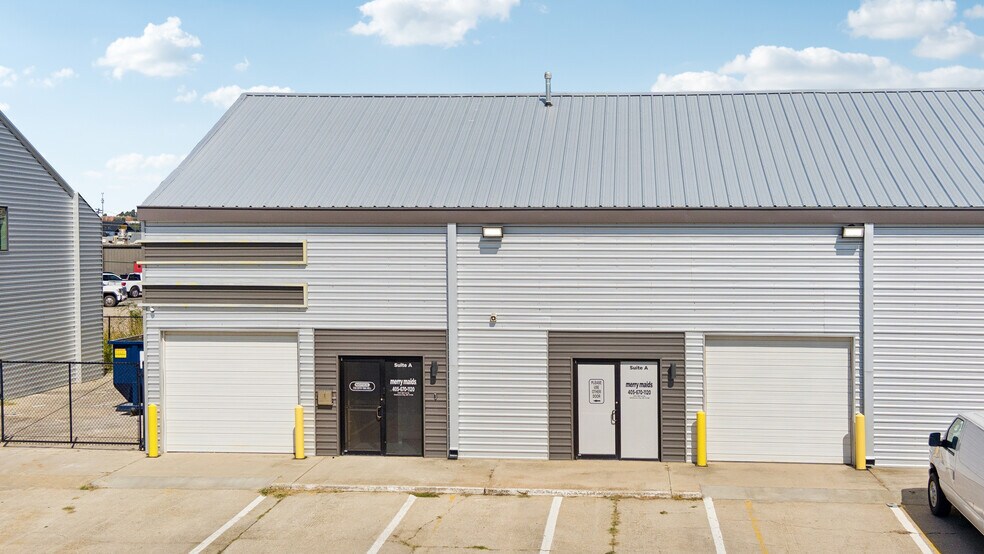 More Photos Of 4403-4411 SW 3rd St, Oklahoma City Showroom For Sale