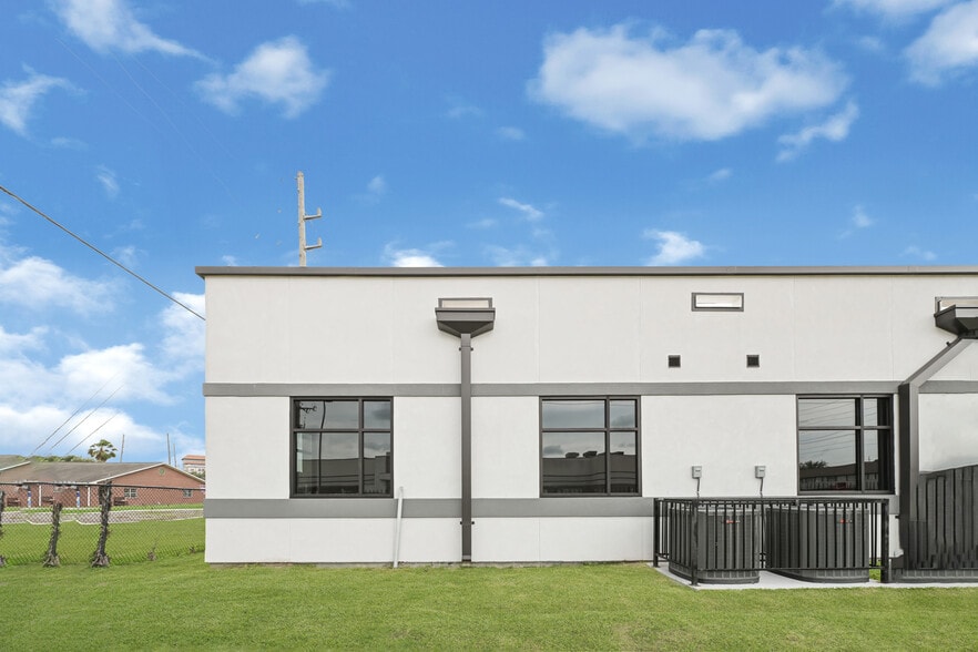 More Photos Of 4807 Sugar Grove Blvd, Stafford Unknown For Lease