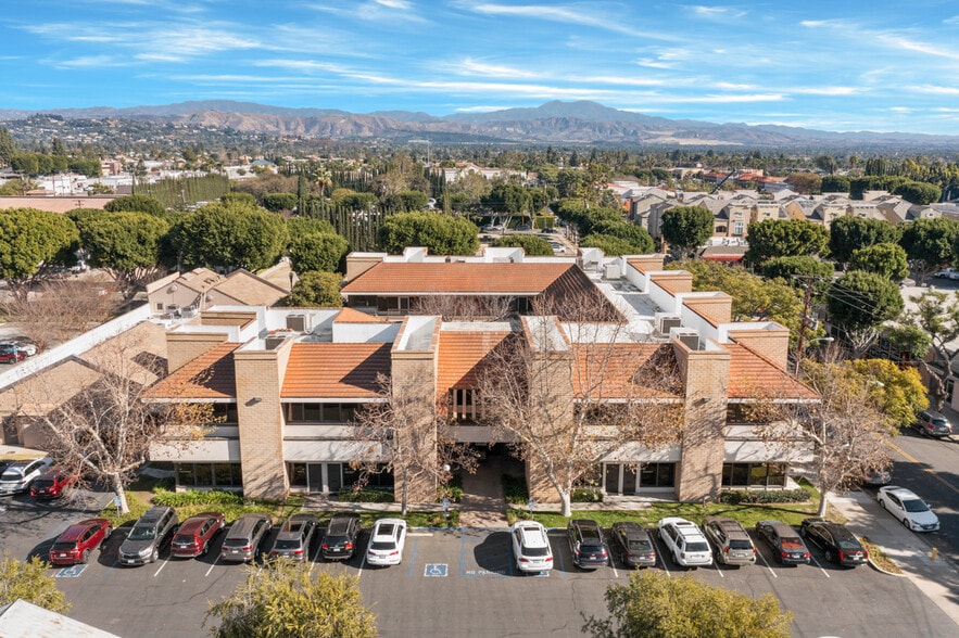 More Photos Of 250 El Camino Real, Tustin Office For Lease