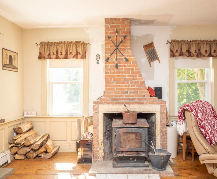 More Photos Of 121 Wood St, Middleborough Storefront Retail Residential For Sale