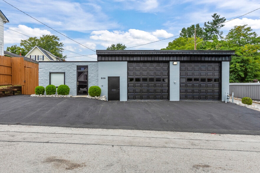 More Photos Of 506 N Main St, Winchester Light Distribution For Sale