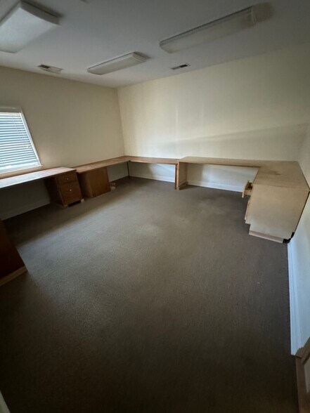 More Photos Of 1000 Loudermilk Dr, Marietta Unknown For Lease