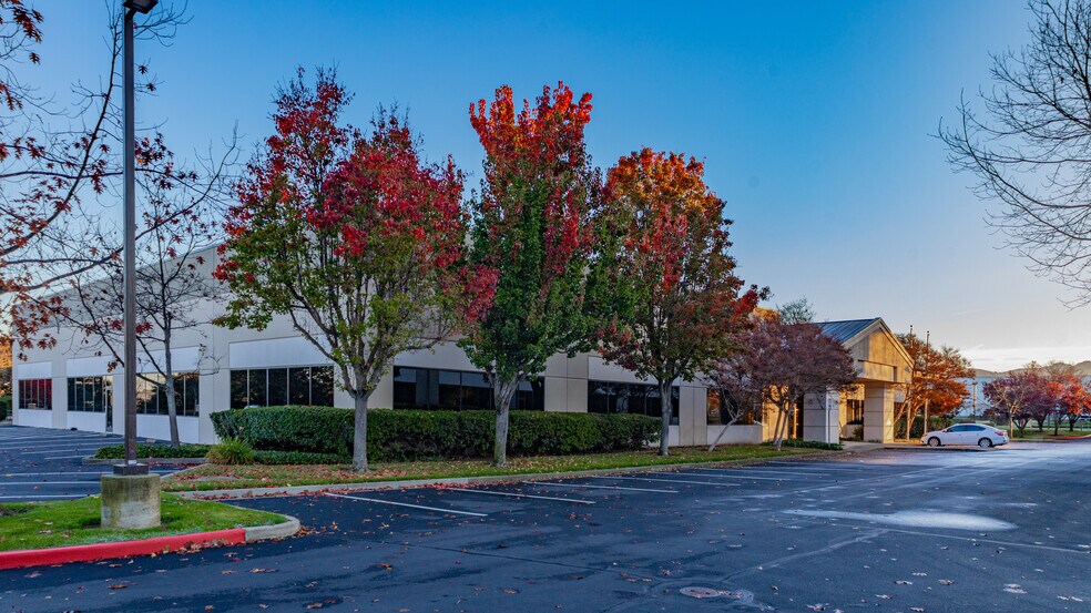 More Photos Of 435-445 Devlin Rd, Napa Research And Development For Lease