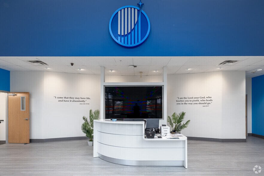 More Photos Of 2511 Corporate Way, Palmetto Light Distribution For Lease