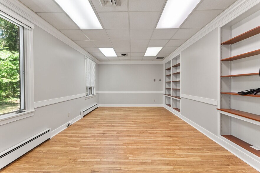 More Photos Of 678 Rappahannock Dr, White Stone Office For Sale