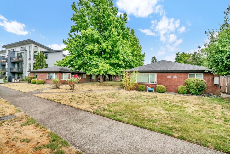 Primary Photo Of 2710 E Sixth St, Vancouver Apartments For Sale