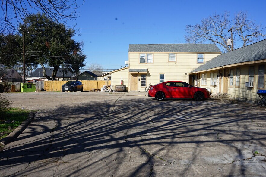 More Photos Of 1026 Miles St, Rosenberg Apartments For Sale