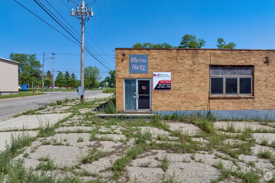 More Photos Of 904 N Clark St, Albion Warehouse For Sale