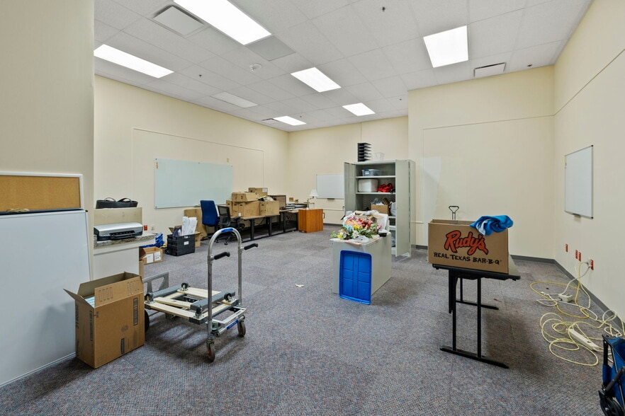 More Photos Of 6436 S Hwy 85-87, Colorado Springs General Retail For Sale