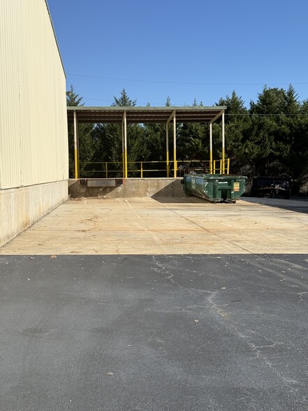 More Photos Of 119 Gateway Dr, Canton Warehouse For Lease