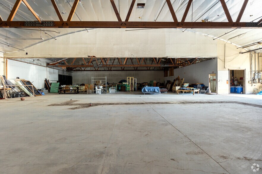 More Photos Of 3049 La Cienega Blvd, Culver City Warehouse For Lease