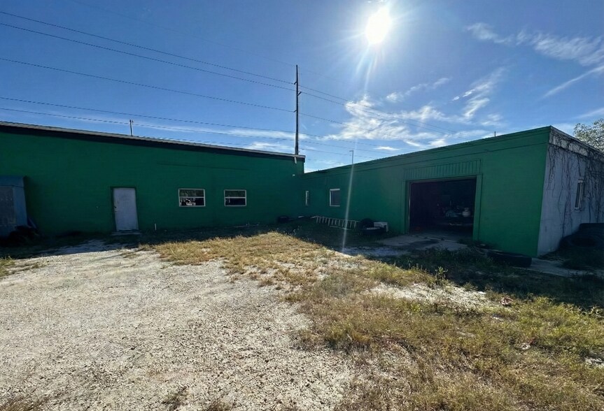 More Photos Of 13243 US Hwy 19, Hudson Auto Repair For Sale