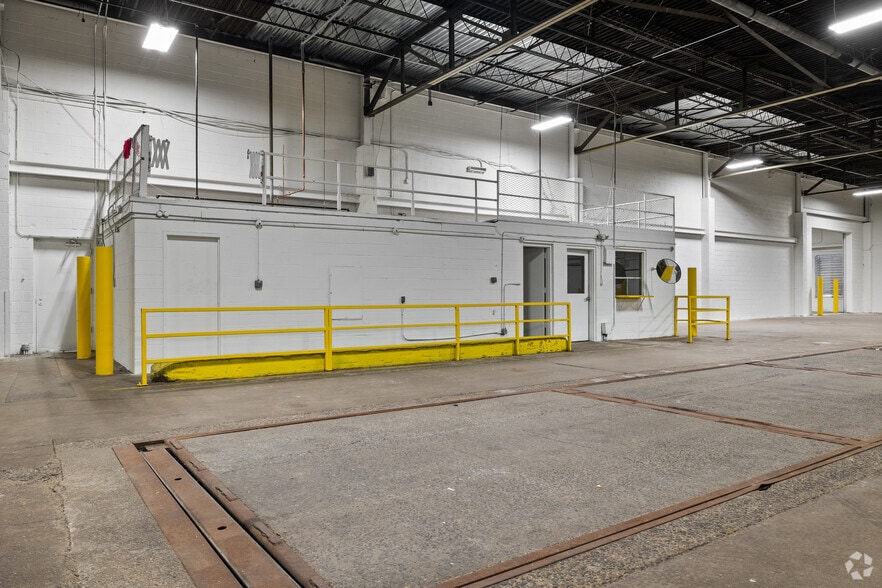 More Photos Of 6608-6610 Electronic Dr, Springfield Warehouse For Lease