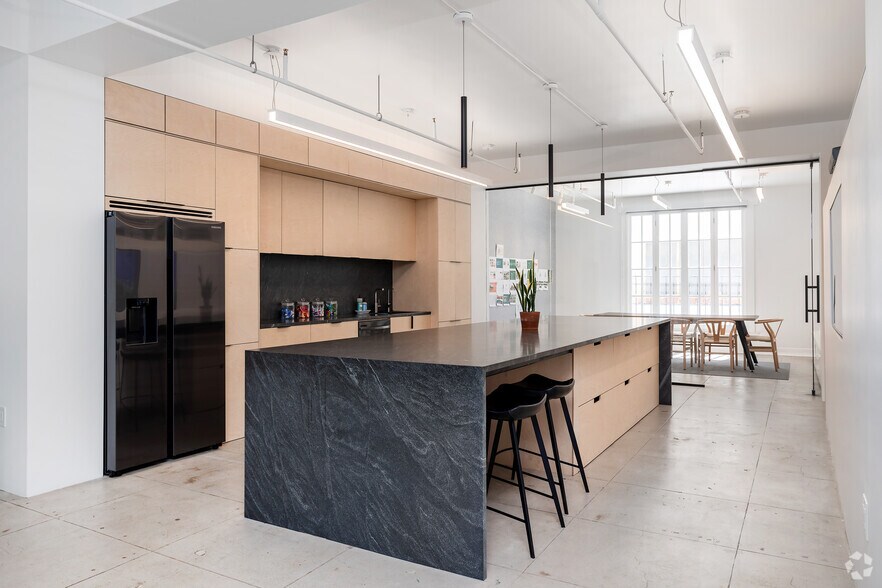 More Photos Of 521-527 W 7th St, Los Angeles Coworking Space