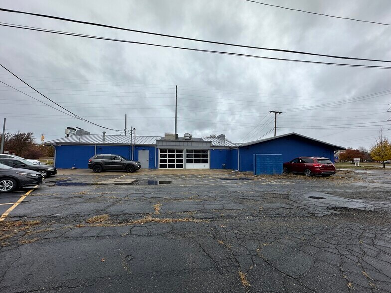 More Photos Of 28333 Grand River Ave, Farmington Hills Auto Dealership For Sale