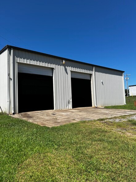 More Photos Of 466 Hampshire Dr, Gaffney Warehouse For Lease