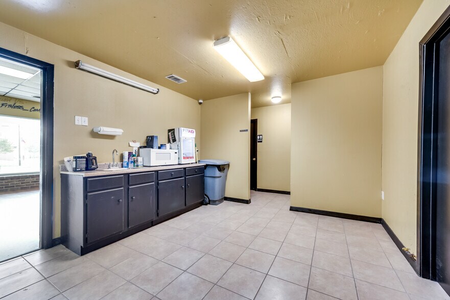 More Photos Of 203 E Main St, Forney Freestanding For Sale