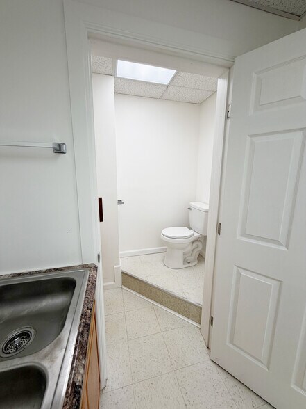 More Photos Of 18 Clark Rd, Morgantown Freestanding For Lease