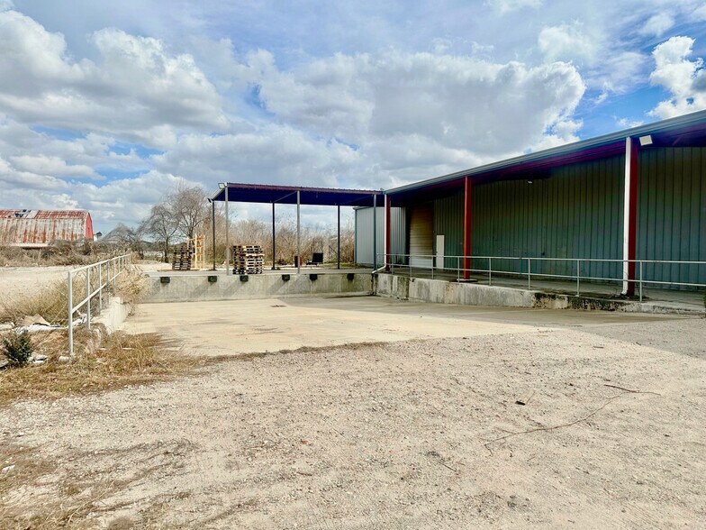 More Photos Of 9201B Tavenor Ln, Houston Warehouse For Lease