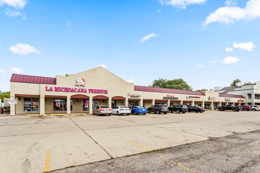 More Photos Of 2202-2230 W Algonquin Rd, Rolling Meadows General Retail For Sale