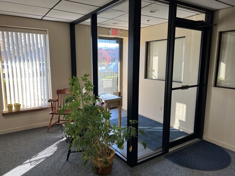 More Photos Of 31 Business Park Dr, Branford Light Manufacturing For Lease