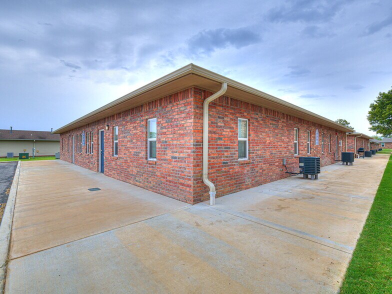 More Photos Of 1220 SE 9th St, Pryor Apartments For Sale