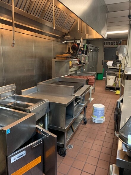 More Photos Of 296 Hegenberger Rd, Oakland Restaurant For Sale