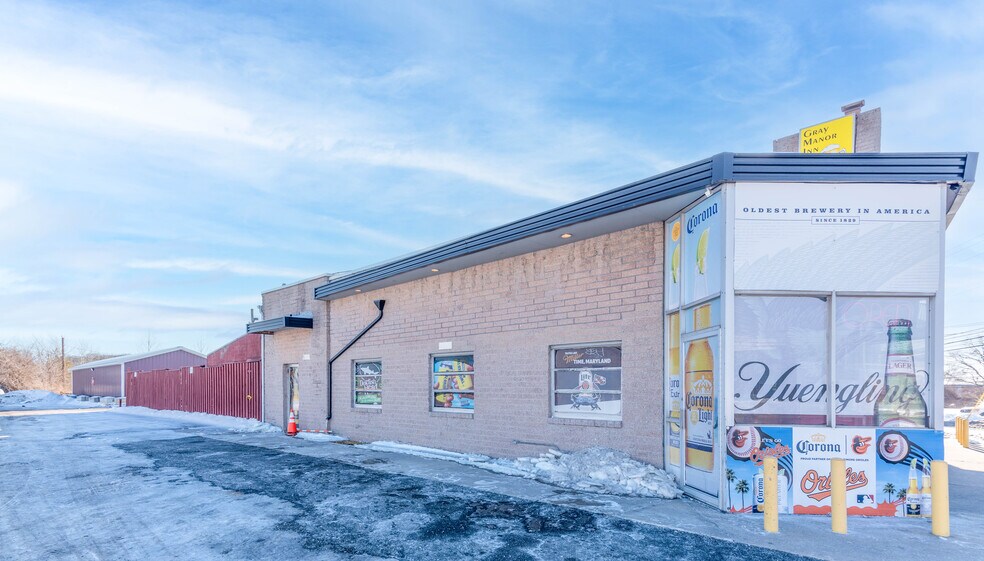 More Photos Of 2816 Old North Point Rd, Baltimore Bar For Sale