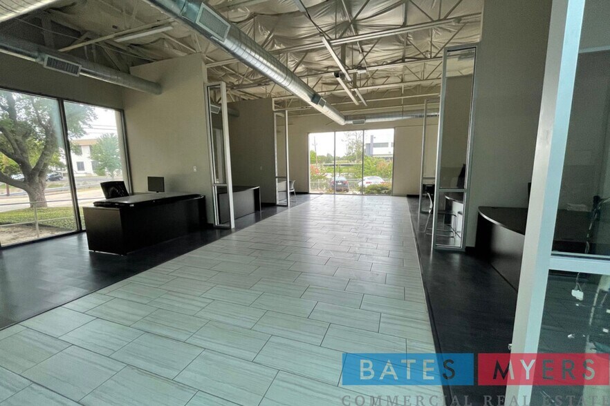 More Photos Of 8730 King George Dr, Dallas Service For Sale