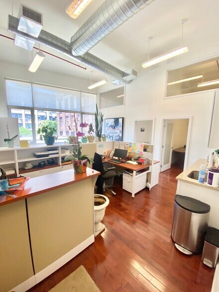 More Photos Of 11-11 44th Rd, Long Island City Loft Creative Space For Sale