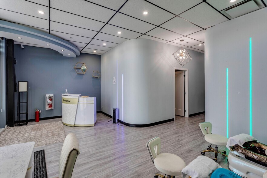 More Photos Of 3739 8 Ave SW, Edmonton Storefront For Sale
