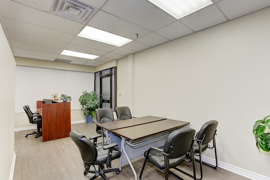 More Photos Of 570 Hood Rd W, Markham Service For Sale