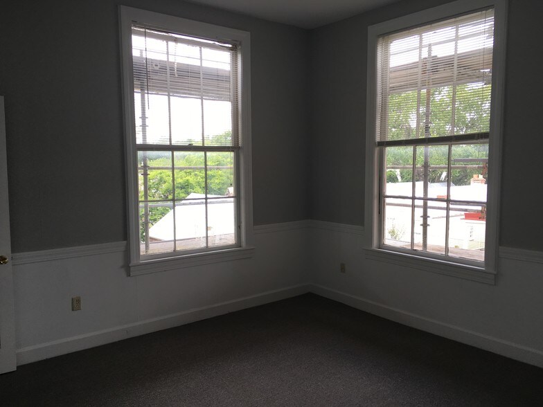 More Photos Of 635 E Bay St, Charleston Office Residential For Lease