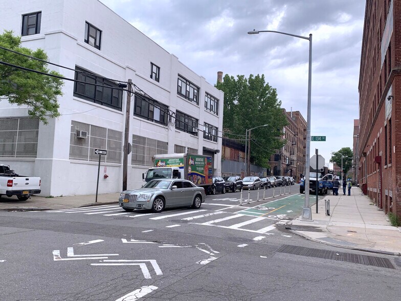 More Photos Of 753-755 E 134th St, Bronx Warehouse For Lease